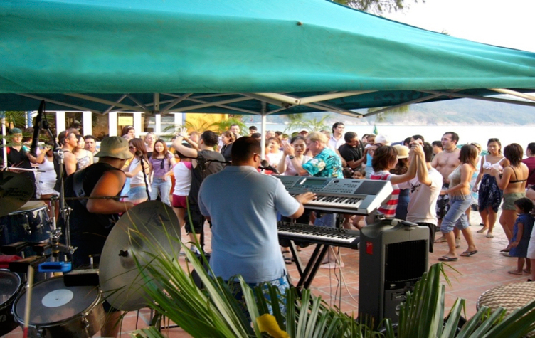 dj crowd age
